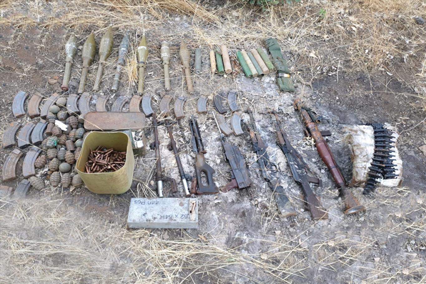 Hakurk'ta PKK'ye ait silah ve mühimmat ele geçirildi
